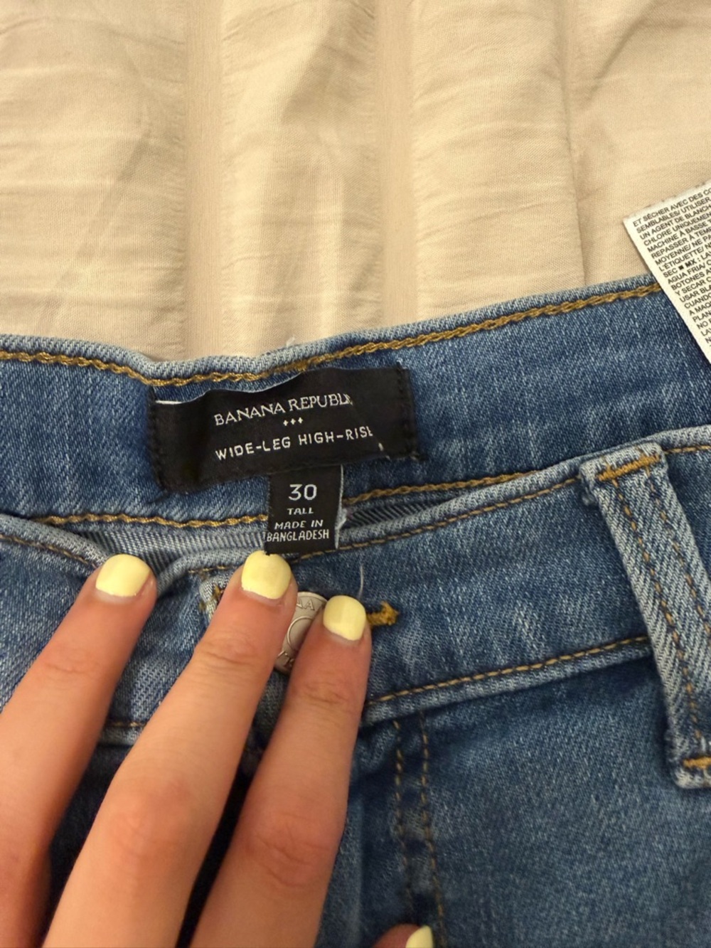 Banana Republic Wide-Leg Jeans in Light Blue Wash - Picture 3 of 4